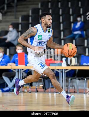 Karlsruhe, Deutschland. April 2021. Tyseem Lamel Lyles (Löwen) Einzelaktion, Ausgeschnitten. GES/Basketball/ProA: PSK Lions - Gladiators Trier, 04/05/2021 - zur weltweiten Nutzung Quelle: dpa/Alamy Live News Stockfoto