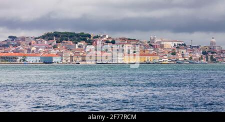 Portugal, Lissabon, Baixa, Almada, Blick vom Südufer des Tejo Stockfoto