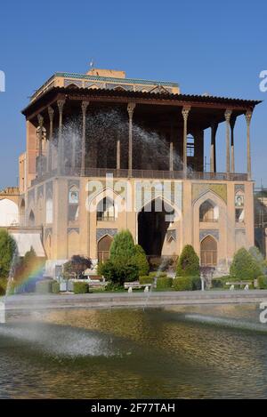 Iran, Isfahan, von der UNESCO zum Weltkulturerbe erklärt, Naqhsh-e Jahan Platz (Imam Platz) und Ali Qapu Palast Stockfoto