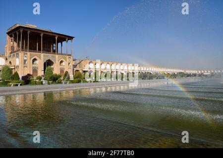 Iran, Isfahan, von der UNESCO zum Weltkulturerbe erklärt, Naqhsh-e Jahan Platz (Imam Platz) und Ali Qapu Palast Stockfoto
