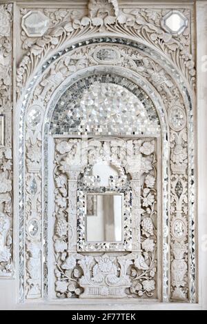 Iran, Kashan, Tabatabaei House (19. Jahrhundert), Stuck und Glasdesign Stockfoto