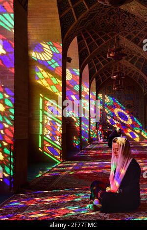 Iran, Shiraz, innerhalb der Nasir-ol-Molk Moschee (Rosa Moschee) Stockfoto