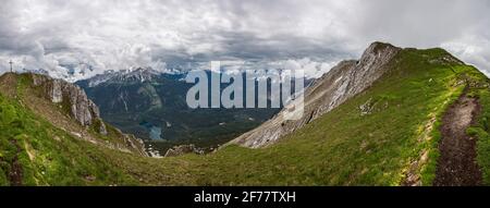 Panoramablick auf den Grubigstein in Tirol, Österreich Stockfoto