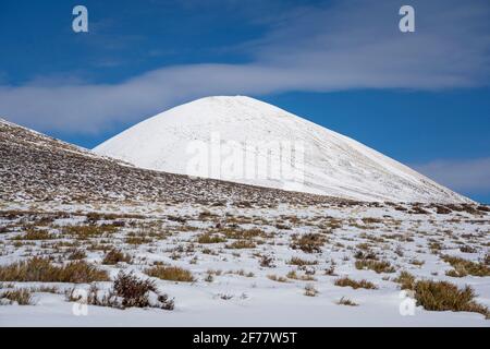 Frankreich, Puy de Dome, Mont Dore, regionaler Naturpark der Vulkane der Auvergne, schneebedeckter Puy-de-Mareilh Stockfoto