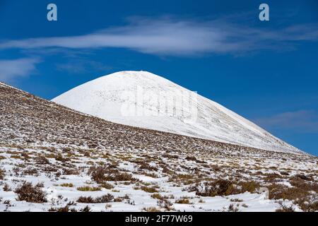 Frankreich, Puy de Dome, Mont Dore, regionaler Naturpark der Vulkane der Auvergne, schneebedeckter Puy-de-Mareilh Stockfoto