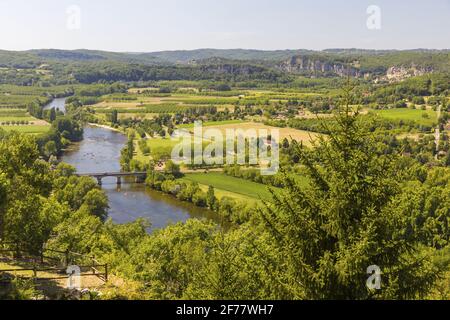 Frankreich, Dordogne, Périgord Noir, Dordogne-Tal, Domme, Beschriftet Plus Beaux Villages de France, Panorama über die Dordogne Stockfoto