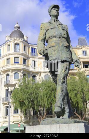 Frankreich, Alpes Maritimes, Nizza, Liberation District, Place du General de Gaulle, Statue von Charles de Gaulle, entworfen vom Bildhauer Jean Cardot Stockfoto