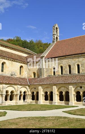 Frankreich, Cote d'Or, Marmagne, die zisterzienserabtei von Fontenay, die von der UNESCO zum Weltkulturerbe erklärt wurde, der Kreuzgang Stockfoto