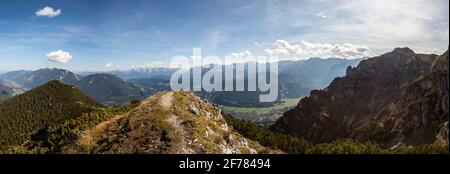 Panoramablick auf die Kramerspitze in Bayern, Deutschland Stockfoto