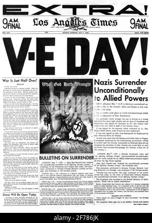 1940ER JAHRE SCHLAGZEILE DER ZEITUNG LOS ANGELES TIMES VOM MAI 7 1945 V-E-DAY-NAZIS ERGEBEN SICH BEDINGUNGSLOS AN DIE ALLIIERTEN MÄCHTE CA USA - ASP H1093 ASP001 HARS NAZI-WELTKRIEG 2 1945. MAI 7 NAZI-MÄCHTE GEBEN V-E ALLIIERTE VERBÜNDETE SCHWARZ UND WEISS AB ALTMODISCH Stockfoto