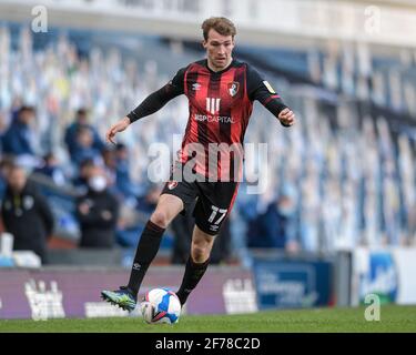 Blackburn, Großbritannien. April 2021. Jack Stacey #17 von Bournemouth läuft mit dem Ball in Blackburn, Großbritannien am 4/5/2021. (Foto von Simon Whitehead/News Images/Sipa USA) Quelle: SIPA USA/Alamy Live News Stockfoto