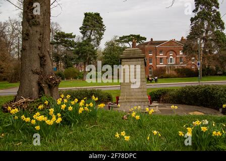 Sidcup Manor House & war Memorial. Stockfoto