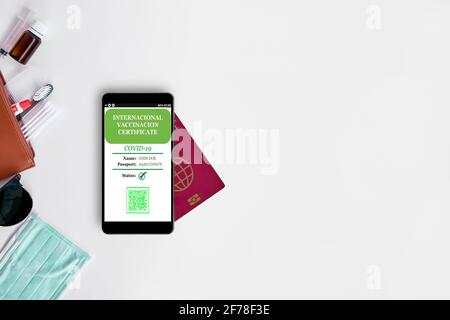 COVID 19 Impfpass Smartphone-Bildschirm weißen Hintergrund ...