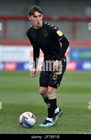 CRAWLEY, ENGLAND. 5. APRIL Aktions-Bild von Callum Whelan von Oldham Athletic während des Sky Bet League 2-Spiels zwischen Crawley Town und Oldham Athletic am Montag, 5. April 2021 im Broadfield Stadium, Crawley. (Kredit: Eddie Garvey) Kredit: MI Nachrichten & Sport /Alamy Live Nachrichten Stockfoto