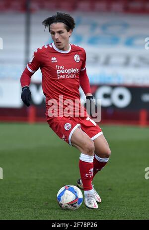 CRAWLEY, ENGLAND. 5. APRIL Aktions-Bild von Tom Nichols aus Crawley Town während des Sky Bet League 2-Spiels zwischen Crawley Town und Oldham Athletic am Montag, 5. April 2021 im Broadfield Stadium, Crawley. (Kredit: Eddie Garvey) Kredit: MI Nachrichten & Sport /Alamy Live Nachrichten Stockfoto