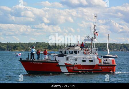 Brockville Canada nimmt an der TALL SHIPS CHALLENGE® Great Lakes Series Teil, die alle drei Jahre in dieser Region stattfindet, und Brockville nimmt seit 2013 Teil. Die nächste geplante Great Lakes Tour findet 2022 statt.Tall Ships, die Tall Ships, einschließlich der Bluenose II, und andere Wasserfahrzeuge in Brockville, Kanada. Verschiedene Ansichten von Veranstaltungen mit hohen Schiffen an der Brockville Waterfront am Blockhouse Island Parkway, Centeen Park und Hardy Park. Stockfoto