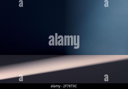 Hellfarbiger Sockel und blaue Wand, die von einem Scheinwerfer als Ort für die Präsentation Ihres Produkts beleuchtet wird. Produkthintergrund für Computerrendering. Stockfoto