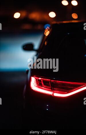 Galati, Rumänien, 13. April 2021: Blaue Renault Megane GT Line LED-Leuchte Stockfoto