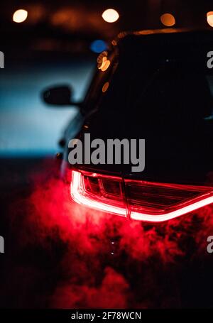 Galati, Rumänien, 13. April 2021: Blaue Renault Megane GT Line LED-Leuchte Stockfoto