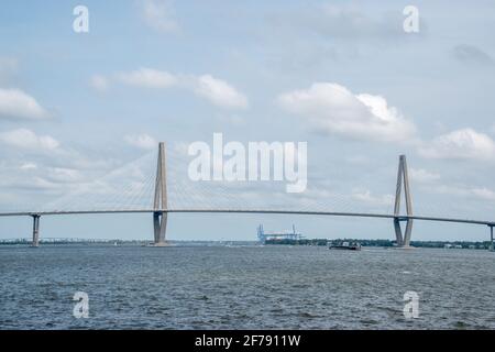 Die Arthur Ravenel Jr. Bridge, die den Cooper River von Charleston nach Mount Pleasant, South Carolina, überquert Stockfoto