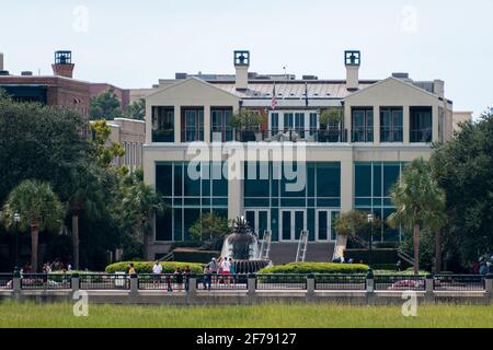 Der Ananas-Brunnen in Charleston, South Carolina, aufgenommen von einem Boot auf dem Cooper River Stockfoto