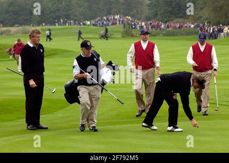 RYDER CUP 2002 BEIM GLOCKENTURM VIERER MONTY UND LANGER AM 5. 28/9/2002 BILD DAVID ASHDOWN.RYDER CUP GLOCKENTURM 2002 Stockfoto