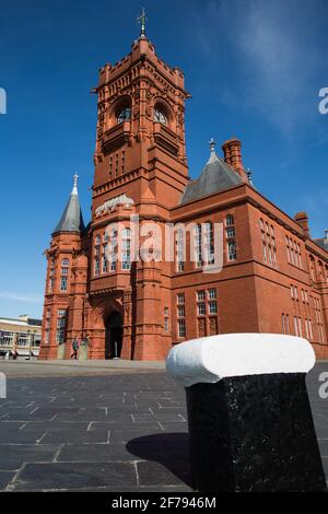 Cardiff, Großbritannien. Mai 2017. Das unter Denkmalschutz stehende französische Renaissance-Pierhead-Gebäude in Cardiff Bay. Es wurde 1897 vom Architekten William Frame als Hauptquartier der Bute Dock Company erbaut, und sein Uhrenturm wird vor Ort als ‘Baby Big Ben’ bezeichnet. Kredit: Mark Kerrison/Alamy Live Nachrichten Stockfoto