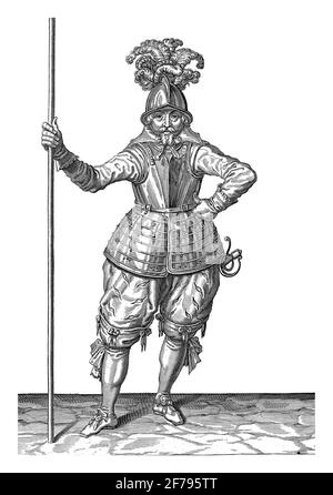 Ein Soldat, Füße, hält einen Spieß (Lanze) aufrecht mit seiner rechten Hand (Nr. 17), c. 1600. Platte 17 in der Anleitung zum Umgang mit dem Spieß, Jahrgang Stockfoto