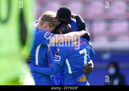 LEUVEN, BELGIEN - 5. APRIL: Das Team von KRC Genk feiert das Tor von Paul Onuachu von KRC Genk während des Jupiler Pro League-Spiels zwischen Oud-Heverlee Stockfoto