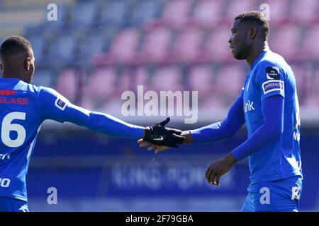LEUVEN, BELGIEN - 5. APRIL: Das Team von KRC Genk feiert das Tor von Paul Onuachu von KRC Genk während des Jupiler Pro League-Spiels zwischen Oud-Heverlee Stockfoto