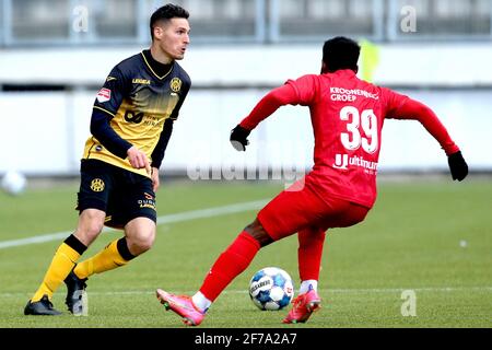 KERKRADE, NIEDERLANDE - 5. APRIL: Stefano Marzo von Roda JC, John Yeboah von Almere City FC während des niederländischen Keuken Kampioen Divisie-Spiels zwischen Roda J Stockfoto