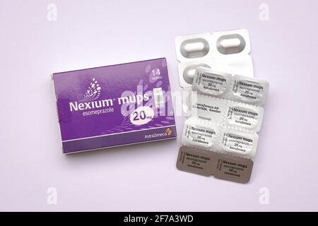 Kuala Lumpur, Malaysia - 24th. März 2021. Box mit 14 Tabletten Nexium mups esomeprazol 20 mg behandelt Herzverbrennung und sauren Rückfluss. Hergestellt von Astra Stockfoto