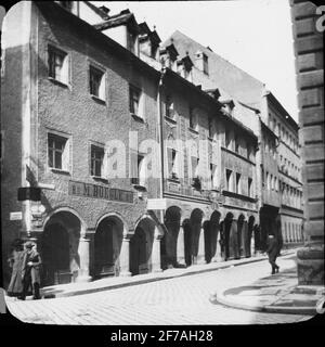 SkiopT-Ikone mit Motiven aus Schaffhausen.das Bild wurde in Karton mit dem Label: The Journey in 1906 gespeichert. Meersburg 4. Schaffhausen 4. Stockfoto