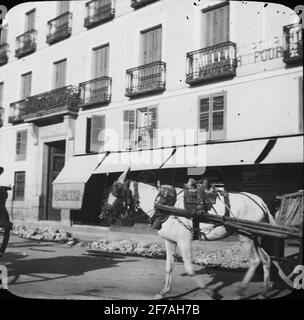 SkiopT-Ikonenbild mit Motiven aus der Straße in Madrid.Pilden wurde in Karton mit der Aufschrift Höstesan 1910 gelagert. Madrid 8. N: 3 Stockfoto