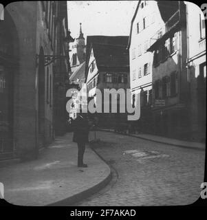 SkiopT-Ikone mit Motiven des Menschen auf der Straße in Tübingen.das Bild wurde in Karton mit der Aufschrift: The Journey in 1908 gespeichert. Tübingen 7. V. Stockfoto