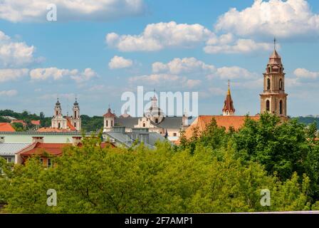 Kirchen an der Skyline, Vilnius, Litauen Stockfoto