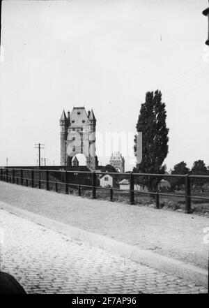 SkiopT Ikonbild mit Motiven der Nibelungbrücke über den Rhein, am Eingang nach Worms.Pilden wurde in Karton mit der Aufschrift :? Stockfoto