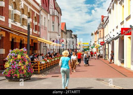 Straßenszene in Pärnu, Estland Stockfoto