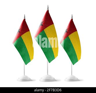 Kleine Nationalflaggen der Guinea-Bissau auf einem weißen Hintergrund Stockfoto