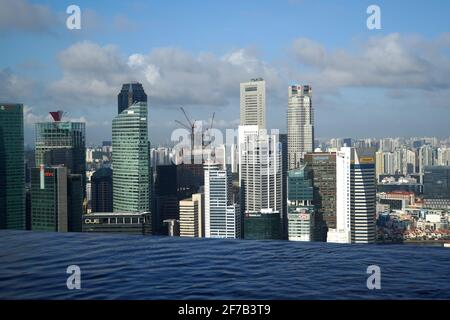 Dachpool am Marina Bay Sands, Singapur Stockfoto