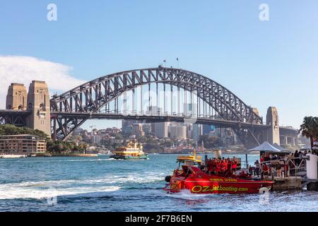 Die Sydney Harbour Bridge ist ein Wahrzeichen und eine der wichtigsten Touristenattraktionen. Australien. Stockfoto