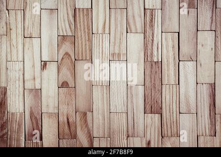 Wand aus Holzstücken Stockfoto