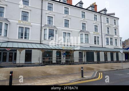 Llandudno, Großbritannien: 18. März 2021: Das Travelodge Hotel befindet sich in der Gloddaeth Street. Stockfoto