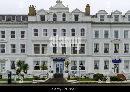 Llandudno, Großbritannien: 18. März 2021: Das Somerset Hotel liegt an der Promenade. Hier gesehen vorübergehend geschlossen während der Coronavirus-Sperre. Stockfoto