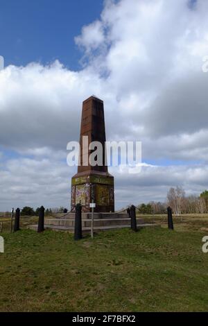 Obelisk - Denkmal zur Erinnerung an die Manoevres Friedrichs des Großen mit 44,000 Truppen im Jahr 1753. Sielmanns Naturlandschaft Döberitzer Heide Stockfoto