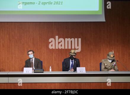 Pressekonferenz in Anwesenheit des Gouverneurs der Lombardei Attilio Fontana und der Bürgermeister von Bergamo Giorgio Gori in Das Impfzentrum von Promoberg Stockfoto