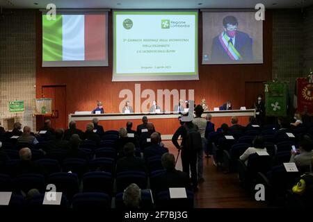 Pressekonferenz in Anwesenheit des Gouverneurs der Lombardei Attilio Fontana und der Bürgermeister von Bergamo Giorgio Gori in Das Impfzentrum von Promoberg Stockfoto