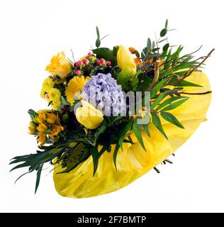 Buntes Bukett im Frühling mit Rosen, Tulpen und Hyazinthen Stockfoto