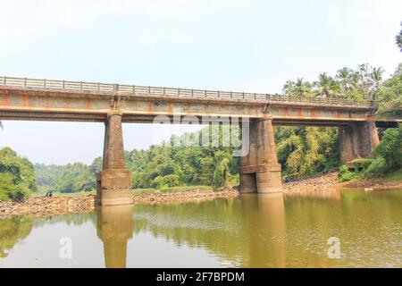 Brücke auf dem Fluss kerala Stockfoto