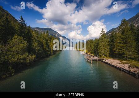 Berühmter Plansee in Österreich im Sommer. Stockfoto